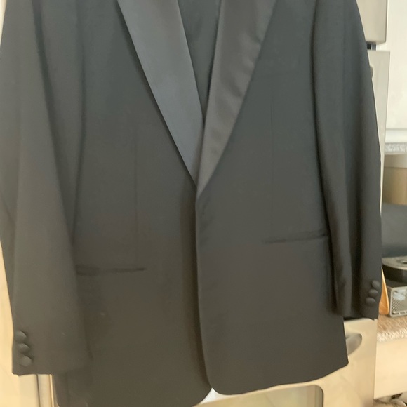 Milano Scala Tuxedo - Picture 8 of 12